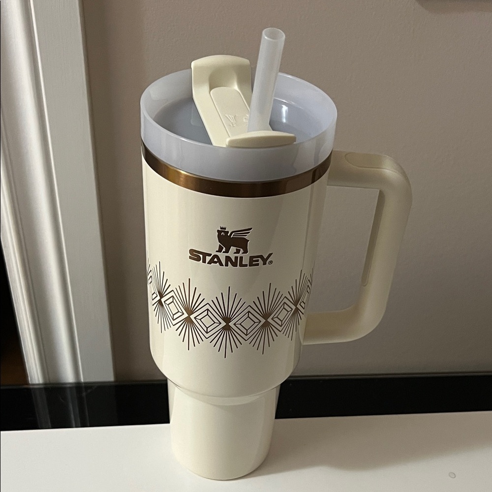Stanley White Patterned Mug with Straw